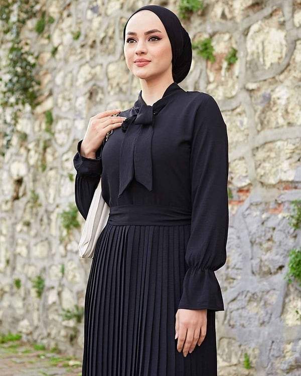 Black Pleated Maxi Dress 🤍
➖➖➖➖➖➖➖➖➖➖➖➖➖➖➖➖➖
Follow... - Divinity Collection