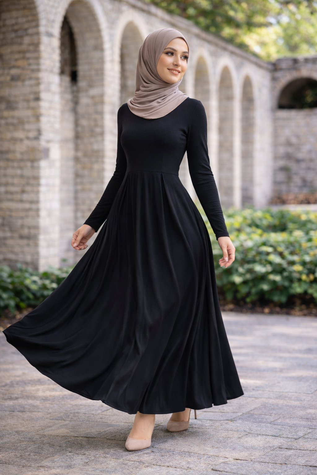 The Essential Ponte Pleated Maxi – Black | Discreet Side Pockets